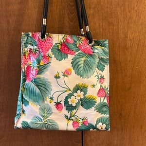Medium Fleebag, shoulder strawberry design nwot